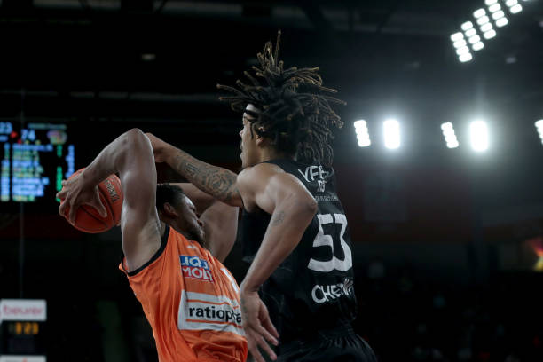 更为值得一 更为值得一