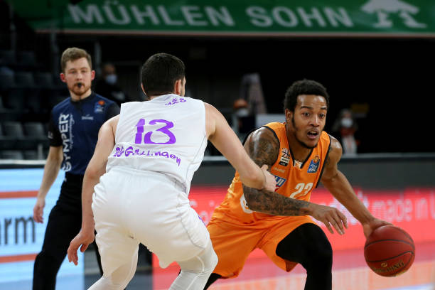 曾一度反超 曾一度反超