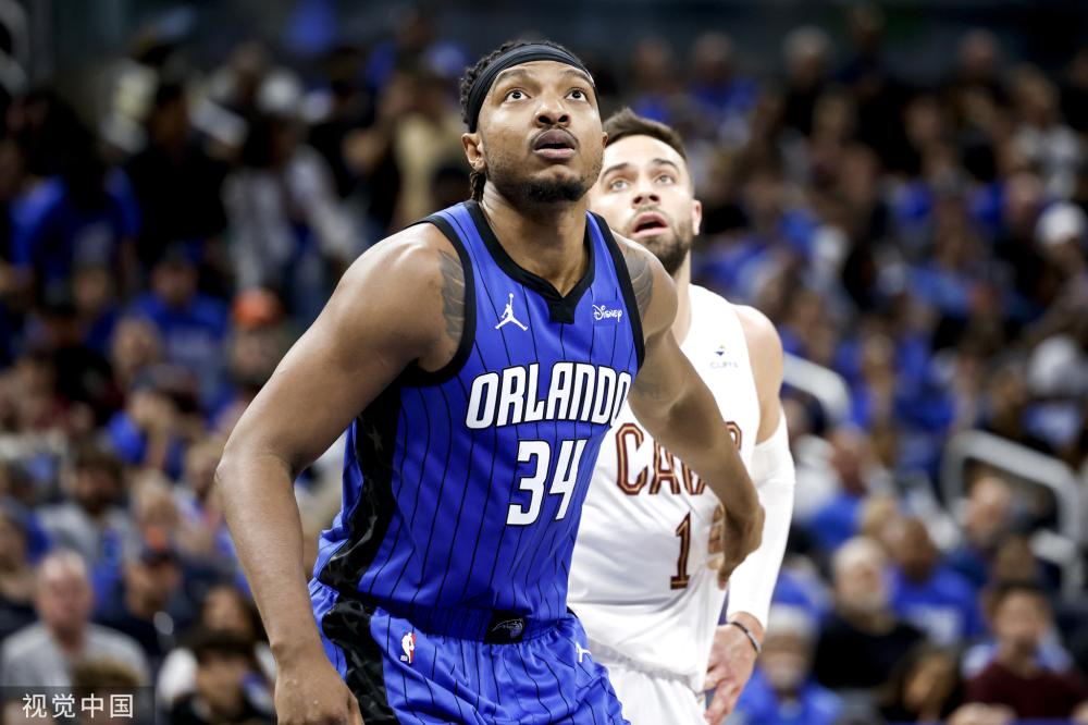 了许多球迷 了许多球迷